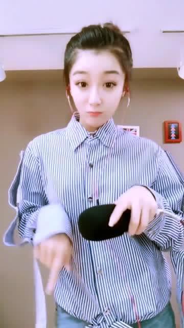 唱歌女网红搞笑名字,揭秘唱歌女网红的搞笑名字背后的故事